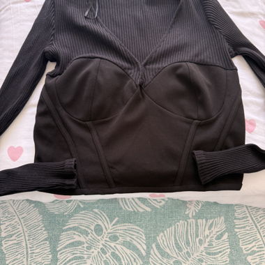 Schwarzes Zara-Top mit langen Ärmeln M