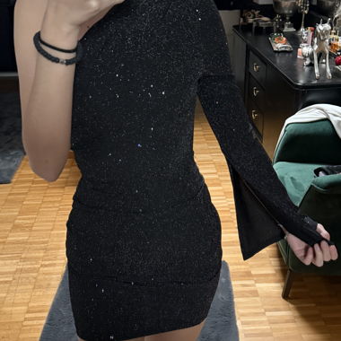 Abito nero con glitter