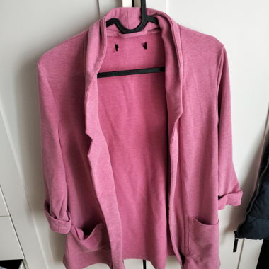 Cardigan rose avec poches