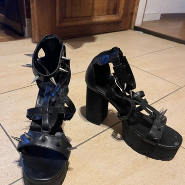 Chaussures à talons Dollskill 