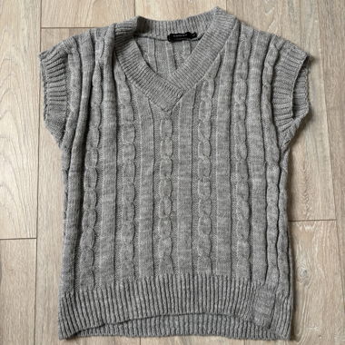 Gilet in maglia a trecce grigio