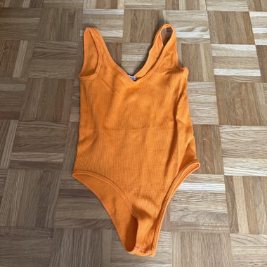 Body a costine arancione