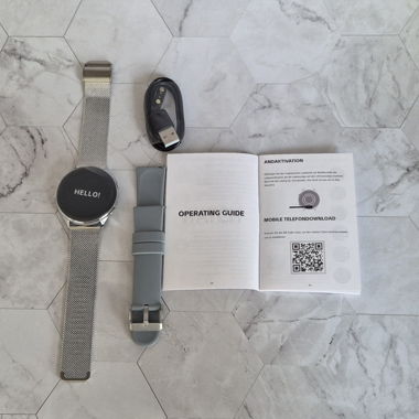 Smartwatch rotonda con cinturino intercambiabile
