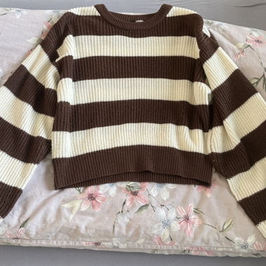 Gestreifter Strickpullover
