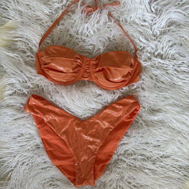 Bikini aus laminiertem Stoff