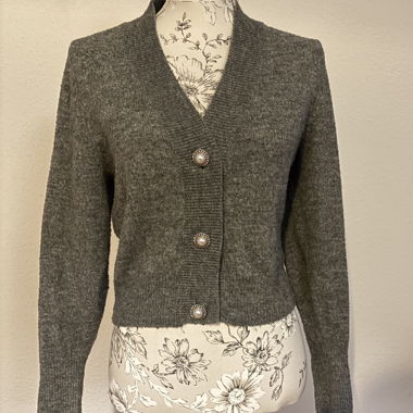 Cardigan gris à trois boutons perlés - taille S/M
