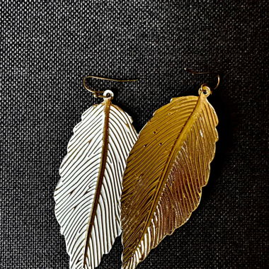 Blatt- oder Feder-Ohrring