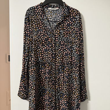 Kleid mit Blumen