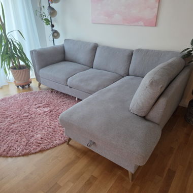 Divano angolare grigio con funzione letto