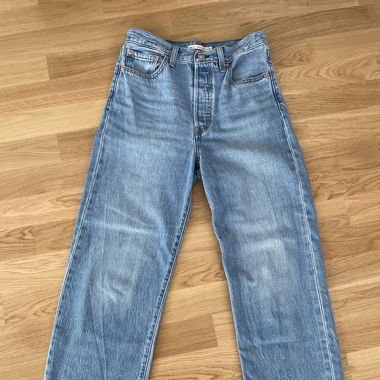 Levi’s Ribcage Straight Ankle / W27 L29