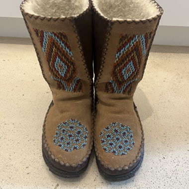 Einzigartig Bestickte Winterstiefel, Gr. 38