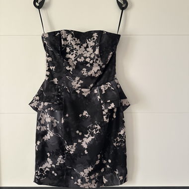 Elegantes gemustertes Abendkleid – Größe 38