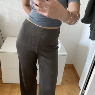 Wide long trousers