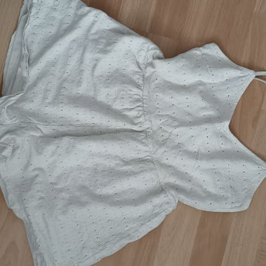 Combinaison légère blanche à fines bretelles