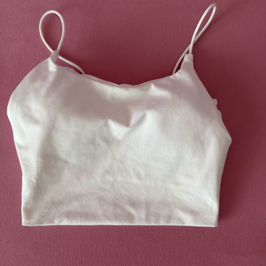 Top bianco con spalline sottili