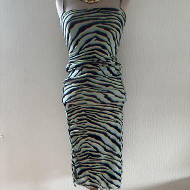 Eng anliegendes Kleid mit Zebramuster