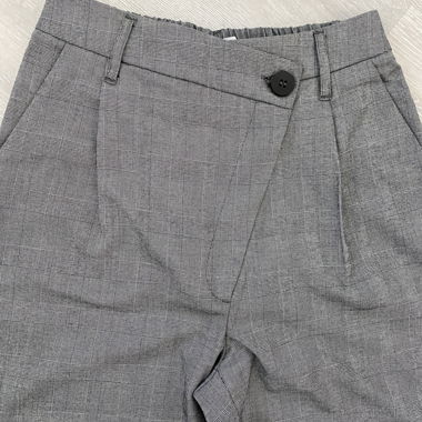 Pantaloni in tessuto a quadri grigi Bershka