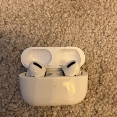 Apple AirPods Pro Gen 1 mit Wireless Charging Case