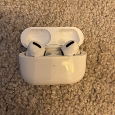 Apple AirPods Pro Gen 1 mit Wireless Charging Case