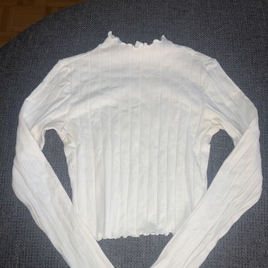 Weisses langarmiges Top