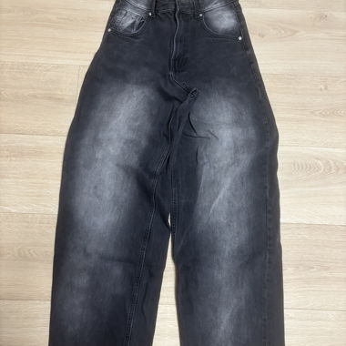 Jeans noirs délavés de Bershka, EUR36