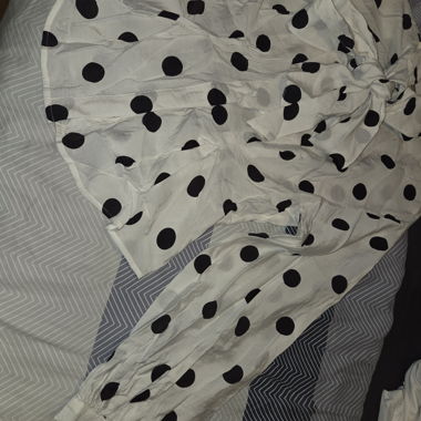 Chemise blanche a pois noirs