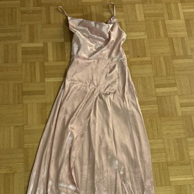 Langes Kleid rosa mit Schlitz 
