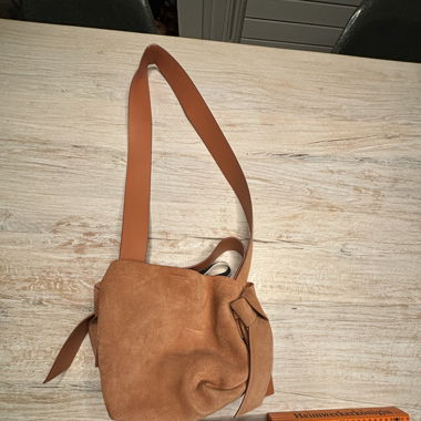 Acne Studios kleine Wildledertasche