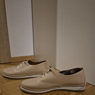 Chaussures lègères neuves
