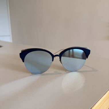 Occhiali da sole Dior con custodia