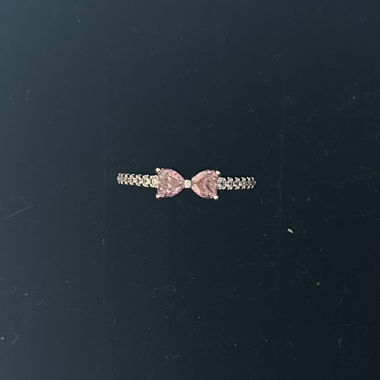 Bague argentée avec ruban rose