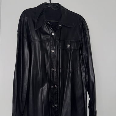 Veste légère noire en simili-cuir