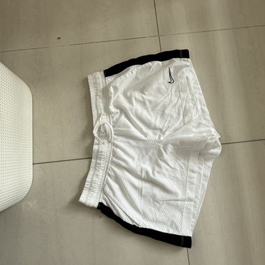 Pantaloncini sportivi bianchi Nike