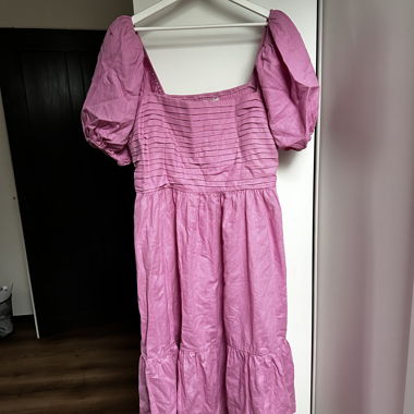 Rosa Kleid von Abercrombie mit Puffärmeln