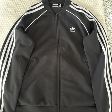 Schwarze Adidas Trainingsjacke