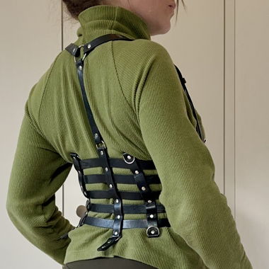 Harness aus veganem Leder