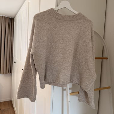 Beige H&M knit sweater, short-cut