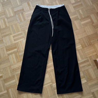 Schwarze Stoffhose mit Kordelzug