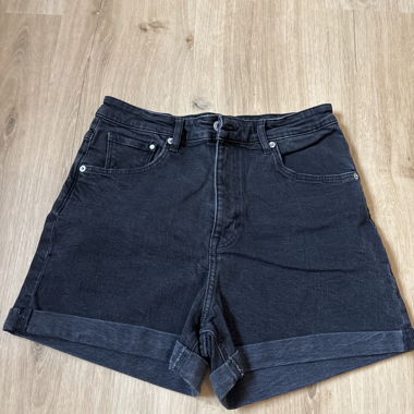 Schwarze Jeansshorts