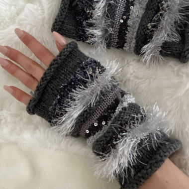 Gants sans doigts en maille noirs et argentés