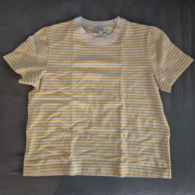 T-shirt rayé blanc et jaune COS