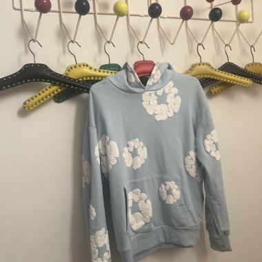 Felpa azzurro polvere Denim Tears con motivo nuvole