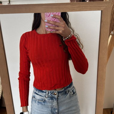 Top a maniche lunghe a coste rosso