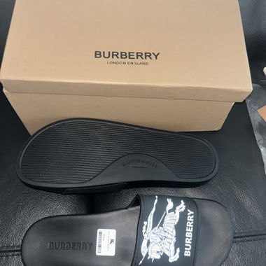 Sandali neri Burberry