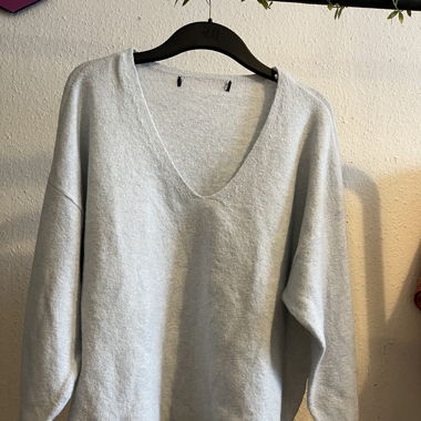 pull fin bleu clair