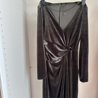 Langärmeliges Kleid