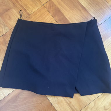 Minigonna nera ZARA con pantaloni