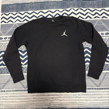 Felpa Jordan nera girocollo – logo minimale