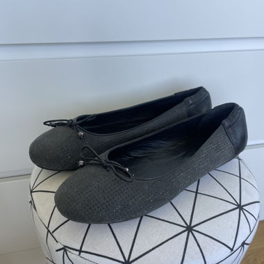 BLACK BALLET FLATS WITH SILVER STUDS
