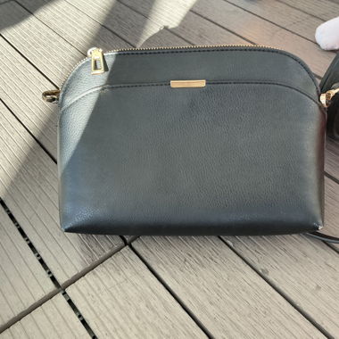 Black shoulder bag, ideal for going out!